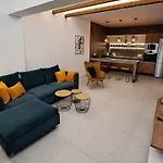 Apartamento Courtyard Luxury “ Apostolos” *