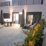 Courtyard Luxury “ Apostolos” * Pefki