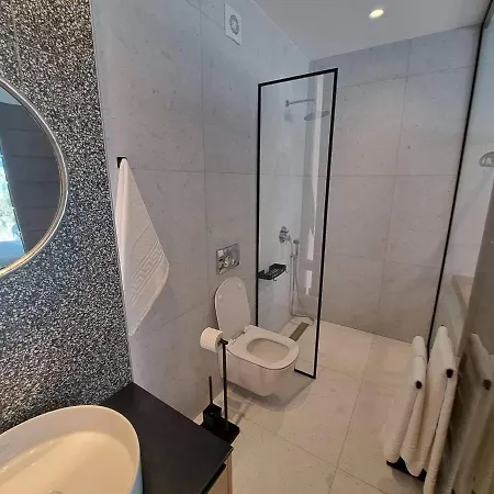Apartament Courtyard Luxury “ Apostolos”