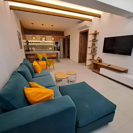 Courtyard Luxury “ Apostolos” * Pefki
