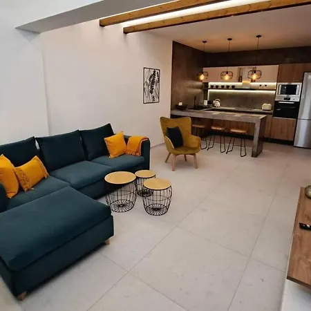 Apartament Courtyard Luxury “ Apostolos” *