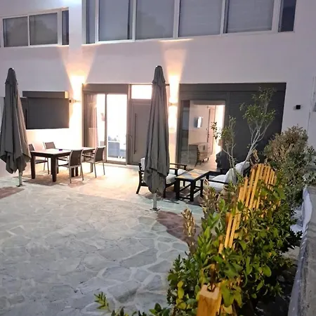 Courtyard Luxury “ Apostolos” * Pefki