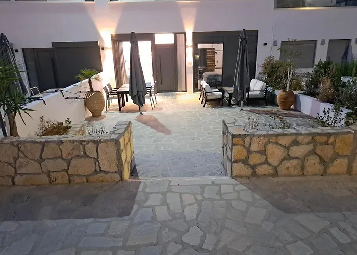 Apartmán Courtyard Luxury “ Apostolos” *