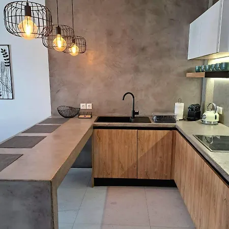 Courtyard Luxury “ Apostolos” Apartment