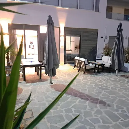 Lägenhet Courtyard Luxury “ Apostolos” Pefki