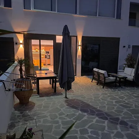 Lägenhet Courtyard Luxury “ Apostolos” *