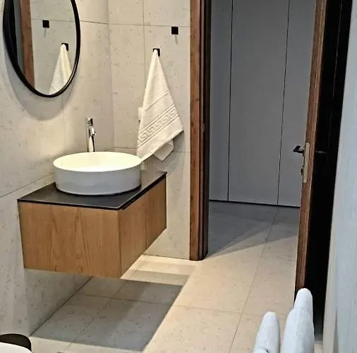 Courtyard Luxury “ Apostolos” Appartement *