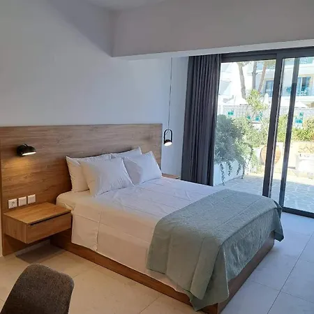 Daire Courtyard Luxury “ Apostolos” *