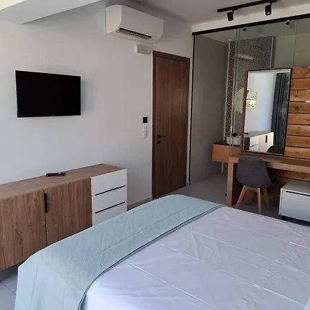 Apartment Courtyard Luxury “ Apostolos” *