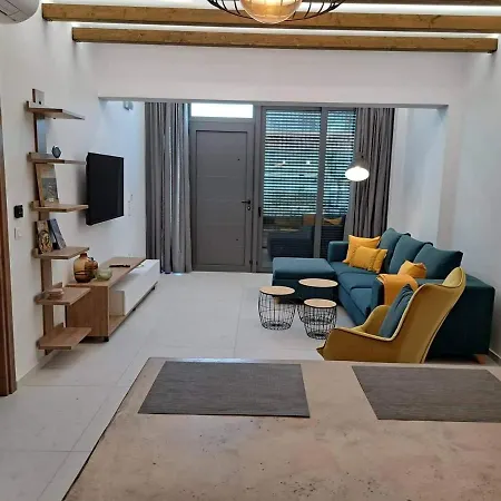 Apartment Courtyard Luxury “ Apostolos”