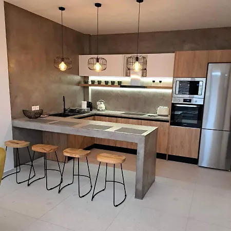 Courtyard Luxury “ Apostolos” Apartment Pefki