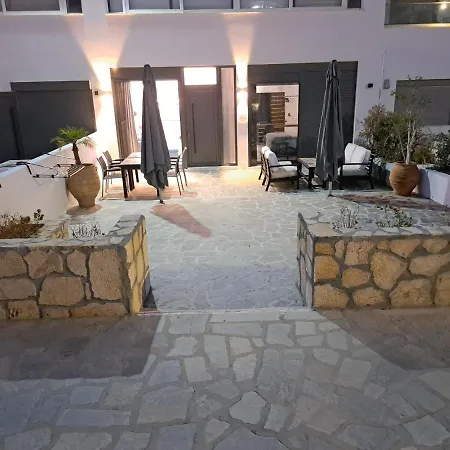 Apartment Courtyard Luxury “ Apostolos” *