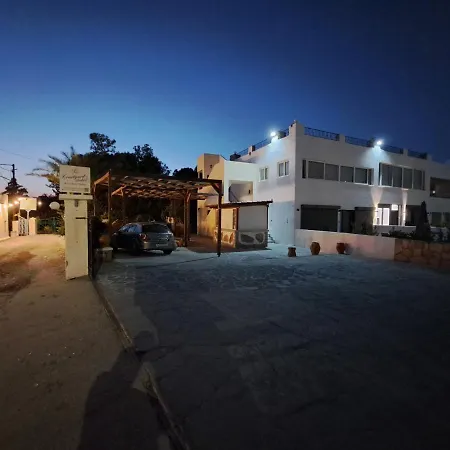 Courtyard Luxury “ Apostolos” Daire