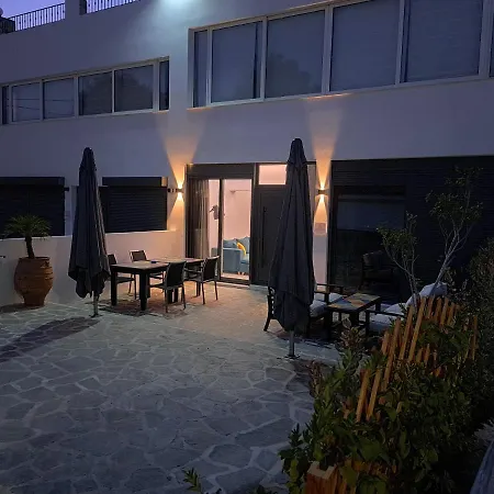 Courtyard Luxury “ Apostolos” Apartment Pefki